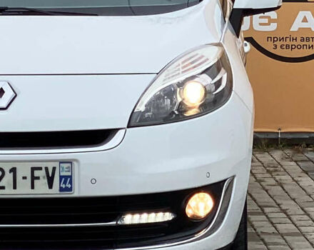 Білий Рено Гранд Сценік, об'ємом двигуна 1.5 л та пробігом 215 тис. км за 8700 $, фото 3 на Automoto.ua