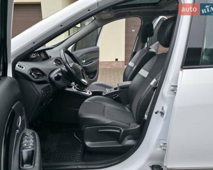 Белый Рено Гранд Сценик, объемом двигателя 1.6 л и пробегом 305 тыс. км за 7999 $, фото 52 на Automoto.ua