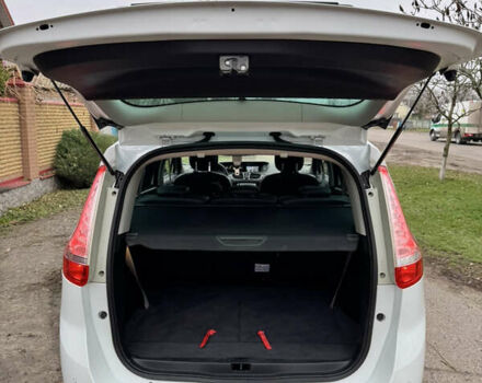 Белый Рено Гранд Сценик, объемом двигателя 1.6 л и пробегом 162 тыс. км за 10500 $, фото 61 на Automoto.ua