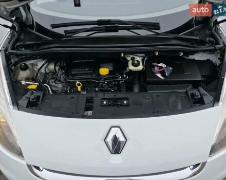 Белый Рено Гранд Сценик, объемом двигателя 1.6 л и пробегом 305 тыс. км за 7999 $, фото 24 на Automoto.ua