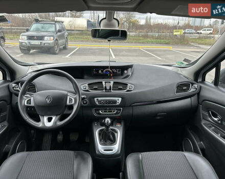 Белый Рено Гранд Сценик, объемом двигателя 1.5 л и пробегом 241 тыс. км за 9500 $, фото 10 на Automoto.ua