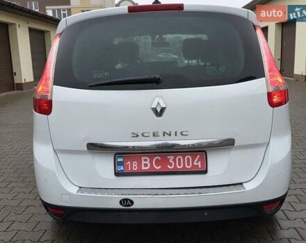 Белый Рено Гранд Сценик, объемом двигателя 1.6 л и пробегом 228 тыс. км за 8777 $, фото 11 на Automoto.ua