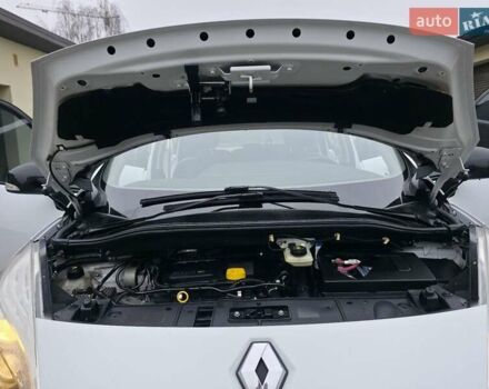 Белый Рено Гранд Сценик, объемом двигателя 1.6 л и пробегом 305 тыс. км за 7999 $, фото 25 на Automoto.ua