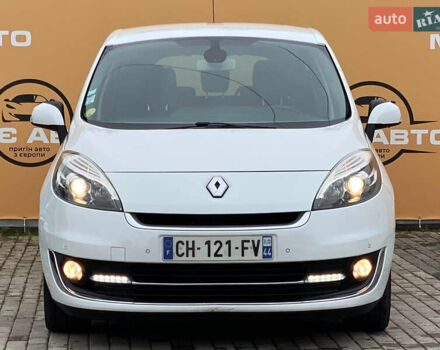 Білий Рено Гранд Сценік, об'ємом двигуна 1.5 л та пробігом 215 тис. км за 8700 $, фото 1 на Automoto.ua