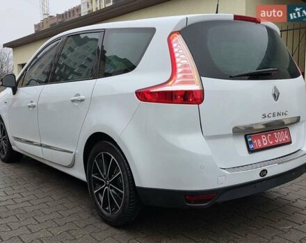 Белый Рено Гранд Сценик, объемом двигателя 1.6 л и пробегом 228 тыс. км за 8777 $, фото 2 на Automoto.ua