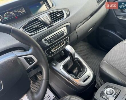 Рено Гранд Сценик 2013 в Калуше на Automoto.ua Белый Рено Гранд Сценик, объемом двигателя 1.5 л и пробегом 273 тыс. км за 7900 $, фото 13 на Automoto.ua