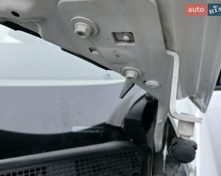 Белый Рено Гранд Сценик, объемом двигателя 1.6 л и пробегом 228 тыс. км за 8777 $, фото 29 на Automoto.ua