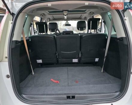 Белый Рено Гранд Сценик, объемом двигателя 1.6 л и пробегом 305 тыс. км за 7999 $, фото 31 на Automoto.ua