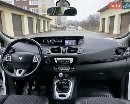 Белый Рено Гранд Сценик, объемом двигателя 1.6 л и пробегом 228 тыс. км за 8777 $, фото 38 на Automoto.ua