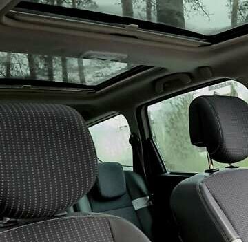 Білий Рено Гранд Сценік, об'ємом двигуна 1.5 л та пробігом 212 тис. км за 9350 $, фото 4 на Automoto.ua