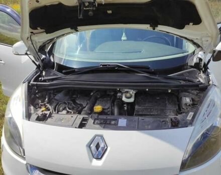Білий Рено Гранд Сценік, об'ємом двигуна 1.5 л та пробігом 226 тис. км за 8000 $, фото 30 на Automoto.ua