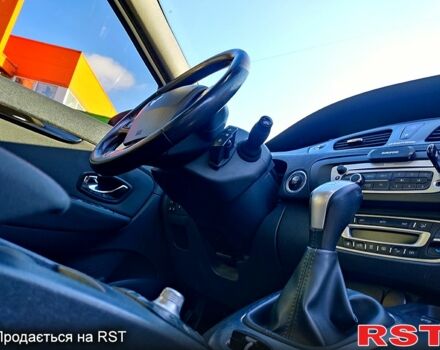 Белый Рено Гранд Сценик, объемом двигателя 15 л и пробегом 334 тыс. км за 10800 $, фото 13 на Automoto.ua