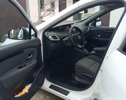 Белый Рено Гранд Сценик, объемом двигателя 1.5 л и пробегом 257 тыс. км за 9700 $, фото 3 на Automoto.ua