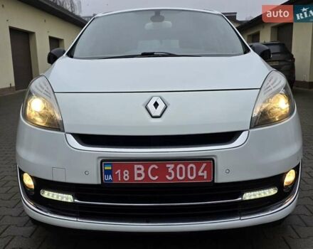 Белый Рено Гранд Сценик, объемом двигателя 1.6 л и пробегом 228 тыс. км за 8777 $, фото 4 на Automoto.ua