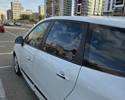 Белый Рено Гранд Сценик, объемом двигателя 1.5 л и пробегом 272 тыс. км за 9300 $, фото 3 на Automoto.ua