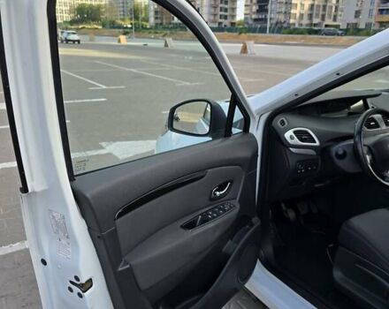 Белый Рено Гранд Сценик, объемом двигателя 1.5 л и пробегом 272 тыс. км за 9300 $, фото 17 на Automoto.ua