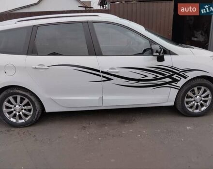 Рено Гранд Сценик 2014 в Новомосковске на Automoto.ua Белый Рено Гранд Сценик, объемом двигателя 1.5 л и пробегом 146 тыс. км за 10800 $, фото 4 на Automoto.ua