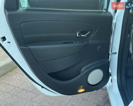 Білий Рено Гранд Сценік, об'ємом двигуна 1.6 л та пробігом 179 тис. км за 10950 $, фото 43 на Automoto.ua