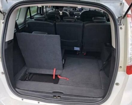 Белый Рено Гранд Сценик, объемом двигателя 1.46 л и пробегом 312 тыс. км за 9300 $, фото 3 на Automoto.ua