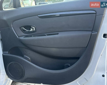 Білий Рено Гранд Сценік, об'ємом двигуна 1.5 л та пробігом 216 тис. км за 9990 $, фото 14 на Automoto.ua