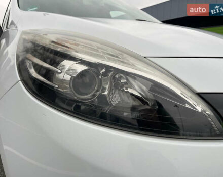 Білий Рено Гранд Сценік, об'ємом двигуна 1.5 л та пробігом 216 тис. км за 8700 $, фото 41 на Automoto.ua