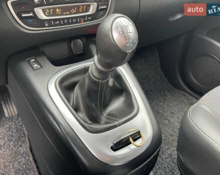 Білий Рено Гранд Сценік, об'ємом двигуна 1.5 л та пробігом 216 тис. км за 8700 $, фото 23 на Automoto.ua