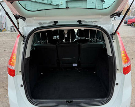 Белый Рено Гранд Сценик, объемом двигателя 1.6 л и пробегом 198 тыс. км за 10900 $, фото 47 на Automoto.ua