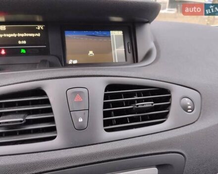 Рено Гранд Сценик 2014 в Новомосковске на Automoto.ua Белый Рено Гранд Сценик, объемом двигателя 1.5 л и пробегом 146 тыс. км за 10800 $, фото 16 на Automoto.ua