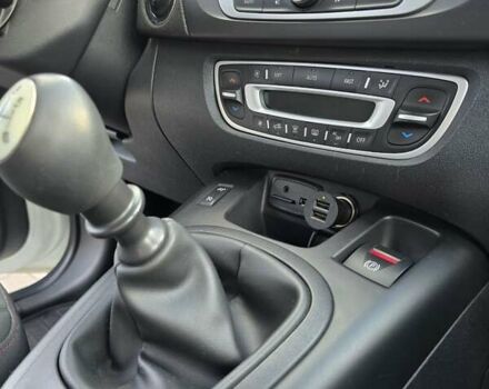 Белый Рено Гранд Сценик, объемом двигателя 1.5 л и пробегом 272 тыс. км за 9300 $, фото 13 на Automoto.ua