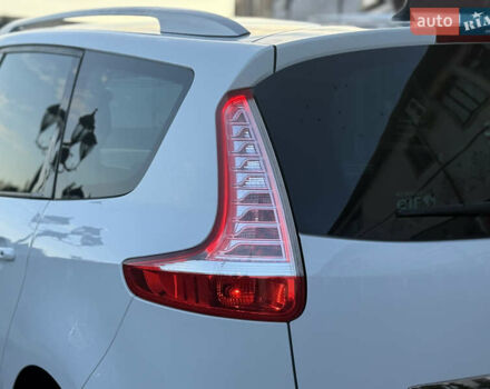 Білий Рено Гранд Сценік, об'ємом двигуна 1.6 л та пробігом 179 тис. км за 10950 $, фото 39 на Automoto.ua