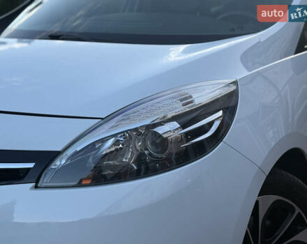 Білий Рено Гранд Сценік, об'ємом двигуна 1.6 л та пробігом 179 тис. км за 10950 $, фото 10 на Automoto.ua