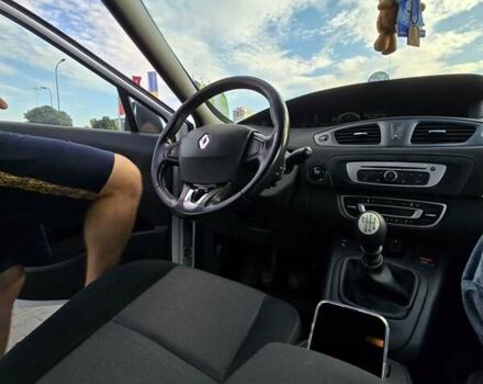 Белый Рено Гранд Сценик, объемом двигателя 1.5 л и пробегом 272 тыс. км за 9300 $, фото 15 на Automoto.ua