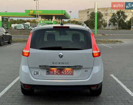 Белый Рено Гранд Сценик, объемом двигателя 2 л и пробегом 274 тыс. км за 11550 $, фото 3 на Automoto.ua