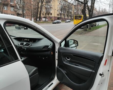 Білий Рено Гранд Сценік, об'ємом двигуна 1.6 л та пробігом 270 тис. км за 9200 $, фото 14 на Automoto.ua