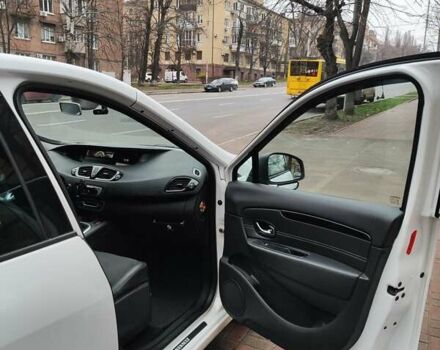 Білий Рено Гранд Сценік, об'ємом двигуна 1.6 л та пробігом 270 тис. км за 9200 $, фото 13 на Automoto.ua