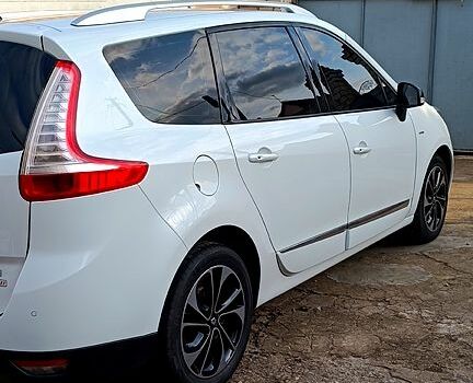 Белый Рено Гранд Сценик, объемом двигателя 1.6 л и пробегом 196 тыс. км за 10900 $, фото 6 на Automoto.ua