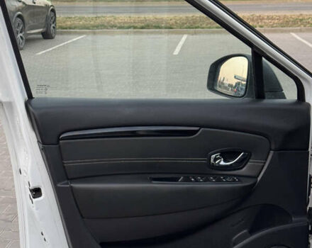 Белый Рено Гранд Сценик, объемом двигателя 2 л и пробегом 274 тыс. км за 11550 $, фото 7 на Automoto.ua