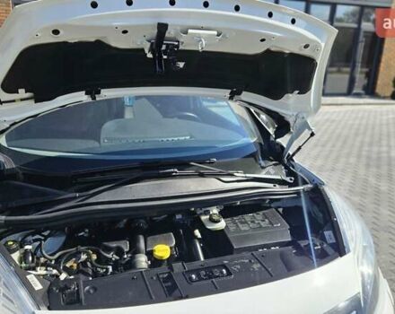 Білий Рено Гранд Сценік, об'ємом двигуна 1.5 л та пробігом 211 тис. км за 9950 $, фото 42 на Automoto.ua