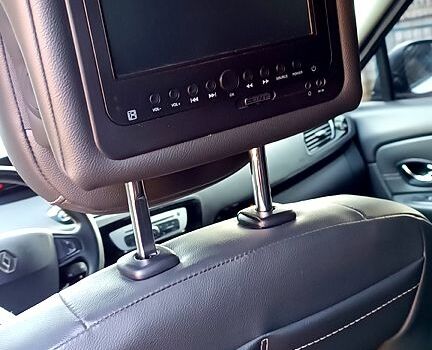 Белый Рено Гранд Сценик, объемом двигателя 1.6 л и пробегом 196 тыс. км за 10900 $, фото 2 на Automoto.ua