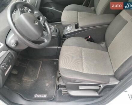 Белый Рено Гранд Сценик, объемом двигателя 1.46 л и пробегом 190 тыс. км за 9700 $, фото 5 на Automoto.ua