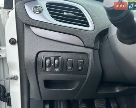 Белый Рено Гранд Сценик, объемом двигателя 1.5 л и пробегом 230 тыс. км за 11900 $, фото 10 на Automoto.ua