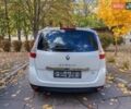 Білий Рено Гранд Сценік, об'ємом двигуна 1.6 л та пробігом 178 тис. км за 11200 $, фото 8 на Automoto.ua