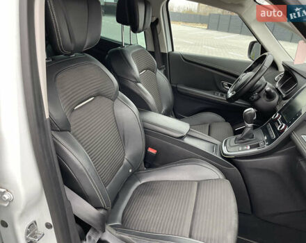 Белый Рено Гранд Сценик, объемом двигателя 1.6 л и пробегом 216 тыс. км за 16000 $, фото 25 на Automoto.ua