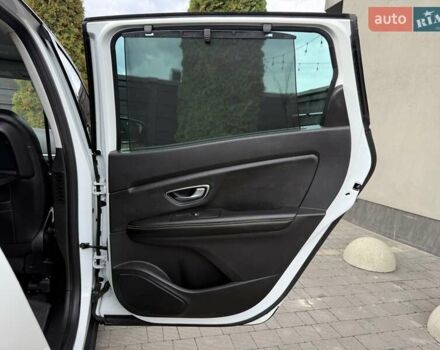 Белый Рено Гранд Сценик, объемом двигателя 1.6 л и пробегом 232 тыс. км за 14300 $, фото 74 на Automoto.ua