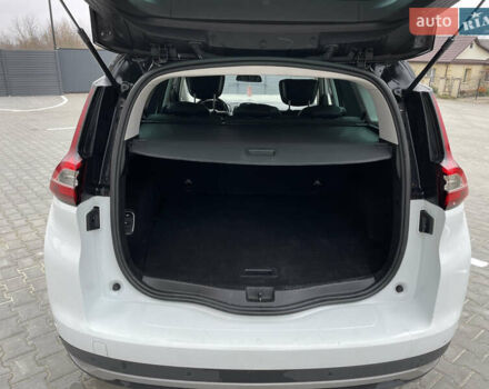 Белый Рено Гранд Сценик, объемом двигателя 1.6 л и пробегом 216 тыс. км за 16000 $, фото 33 на Automoto.ua