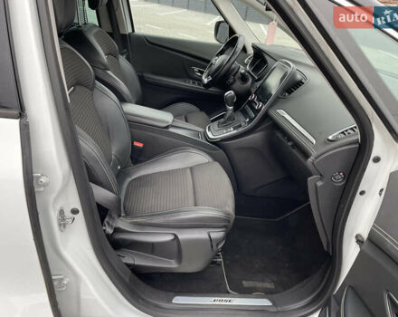 Белый Рено Гранд Сценик, объемом двигателя 1.6 л и пробегом 216 тыс. км за 16000 $, фото 23 на Automoto.ua