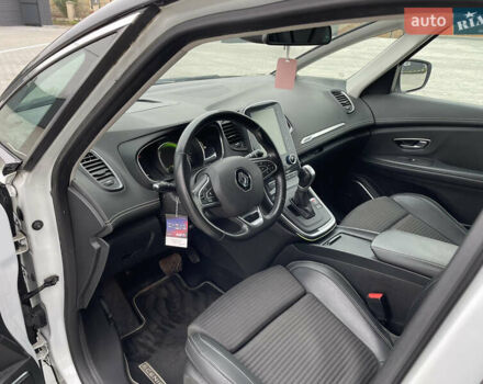 Белый Рено Гранд Сценик, объемом двигателя 1.6 л и пробегом 216 тыс. км за 16000 $, фото 19 на Automoto.ua