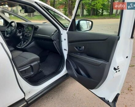 Белый Рено Гранд Сценик, объемом двигателя 1.5 л и пробегом 211 тыс. км за 14800 $, фото 113 на Automoto.ua