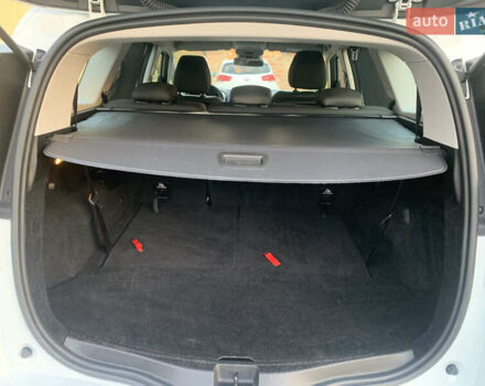 Белый Рено Гранд Сценик, объемом двигателя 1.5 л и пробегом 171 тыс. км за 15200 $, фото 2 на Automoto.ua