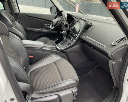 Белый Рено Гранд Сценик, объемом двигателя 1.6 л и пробегом 216 тыс. км за 16000 $, фото 24 на Automoto.ua